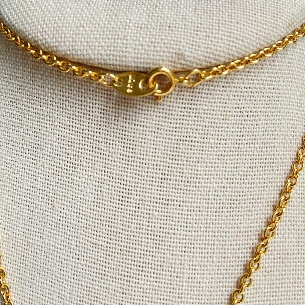 Avon Noel Christmas pendant necklace in goldtone with faux pearls and red enamel - Picture 7 of 10